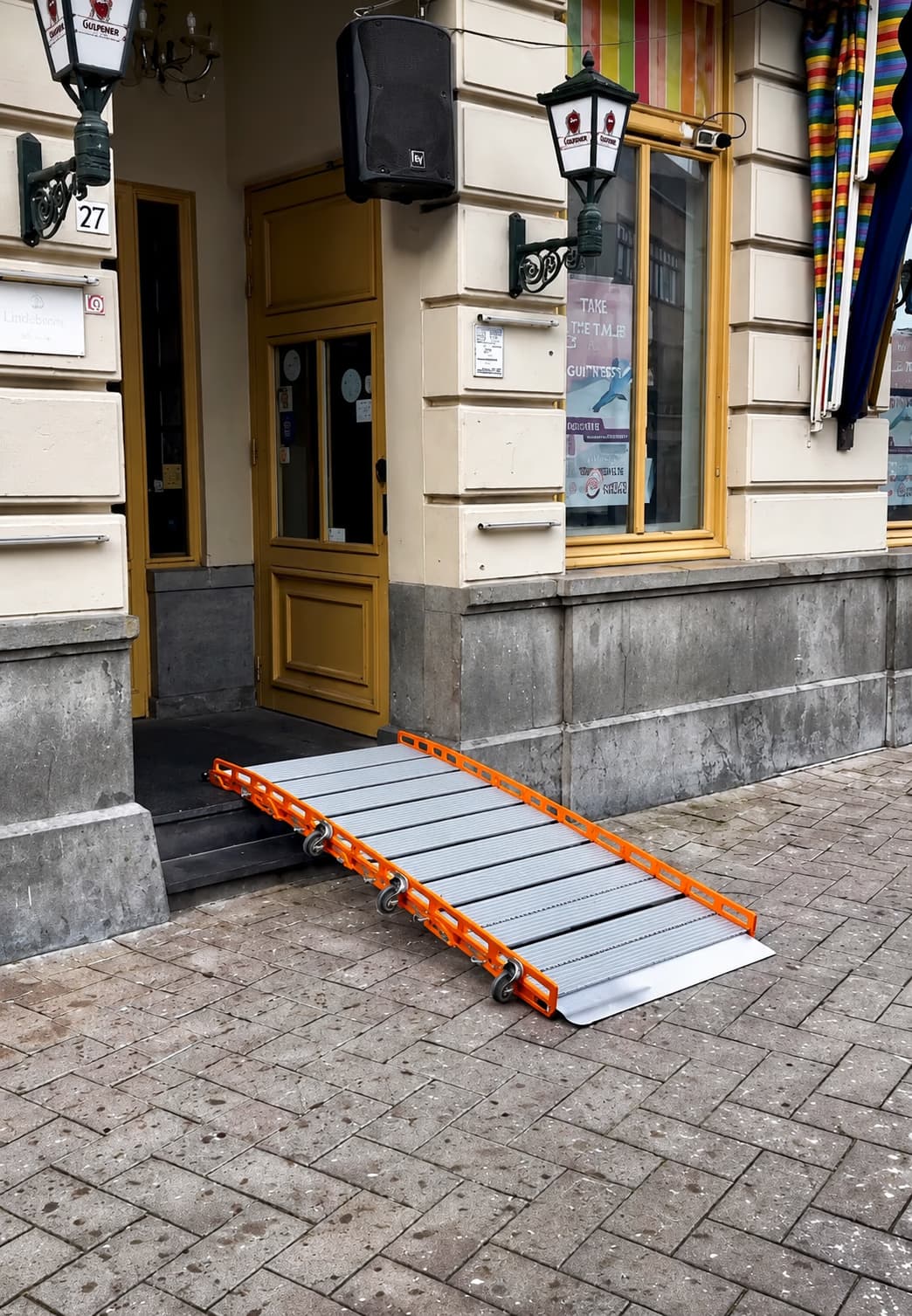 MIOR ROLL rampa 2 gradini dettaglio — profilo alluminio antiscivolo