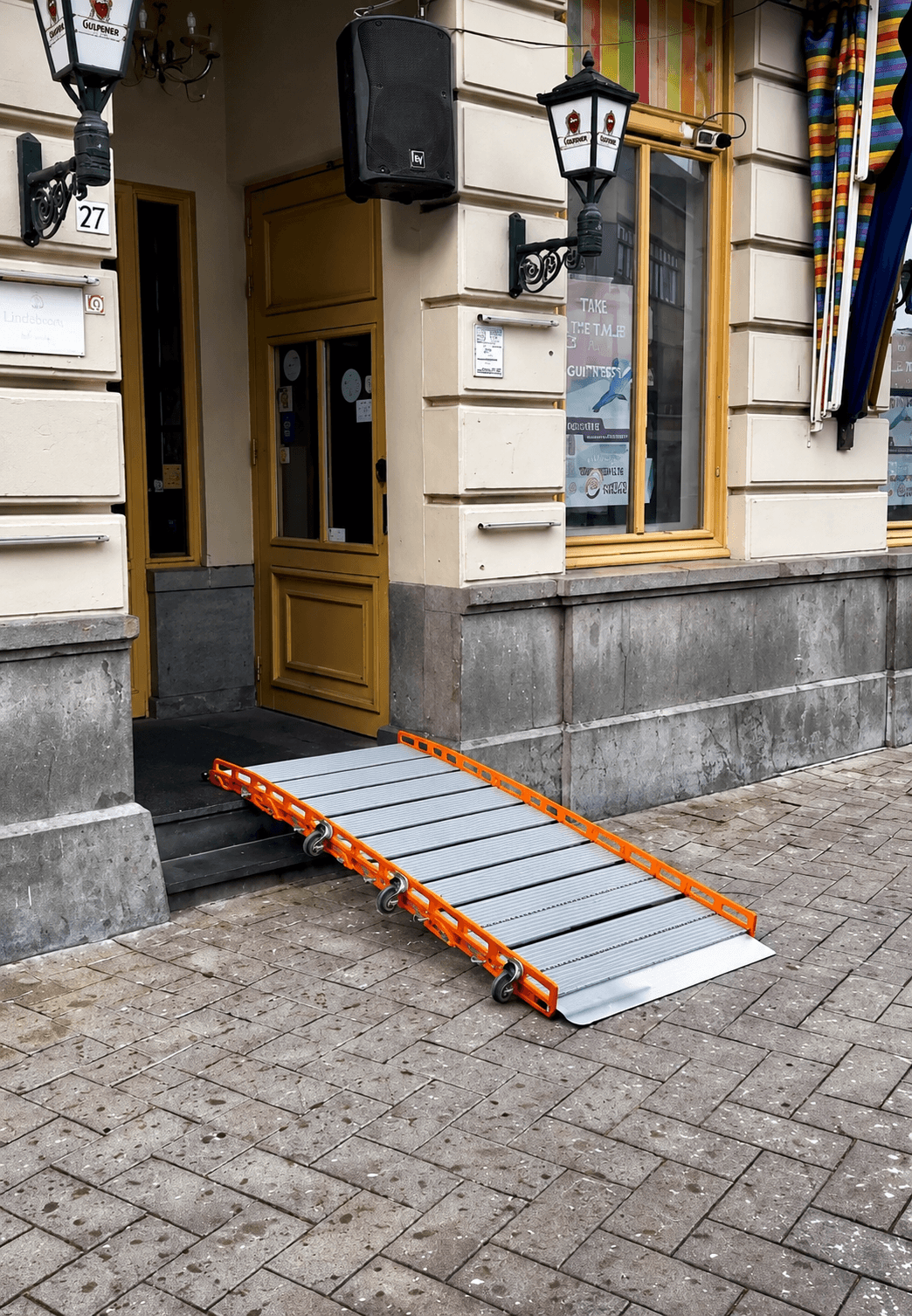 MIOR ROLL Rampe 2 Stufen Detail — Aluminium Anti-Rutsch-Profil Rollstuhl