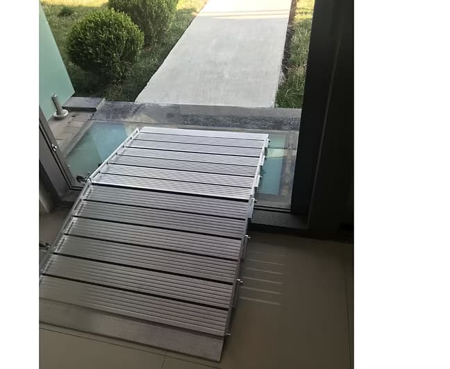 MIOR ROLL rolstoelhelling met zijranden en anti-slip gripprofiel — veilig voor drempel