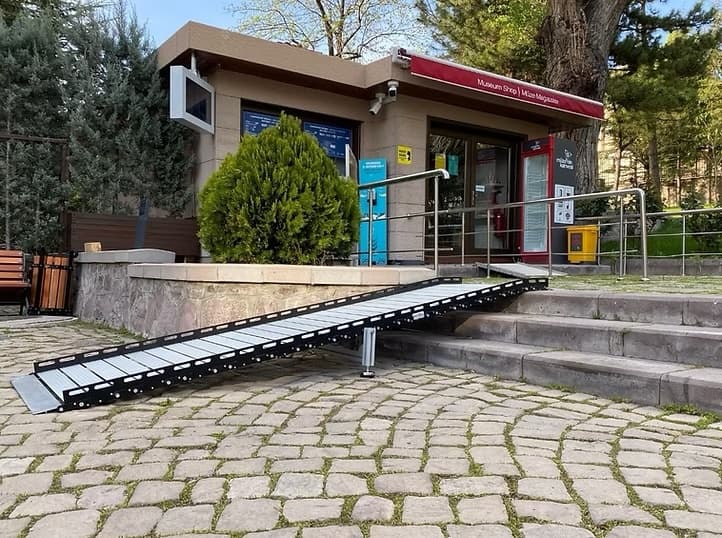 MIOR ROLL rampa aluminio tres escalones puerta — pendiente accesible exterior sin obras