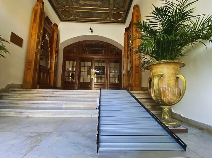 MIOR ROLL rampa aluminio cuatro escalones jardín exterior — pendiente accesible sin obras
