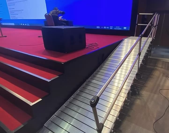 MIOR ROLL rampa modular silla de ruedas escenario — solución accesibilidad evento a medida