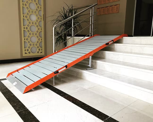 MIOR FOLD - Folds compactly for easy storage